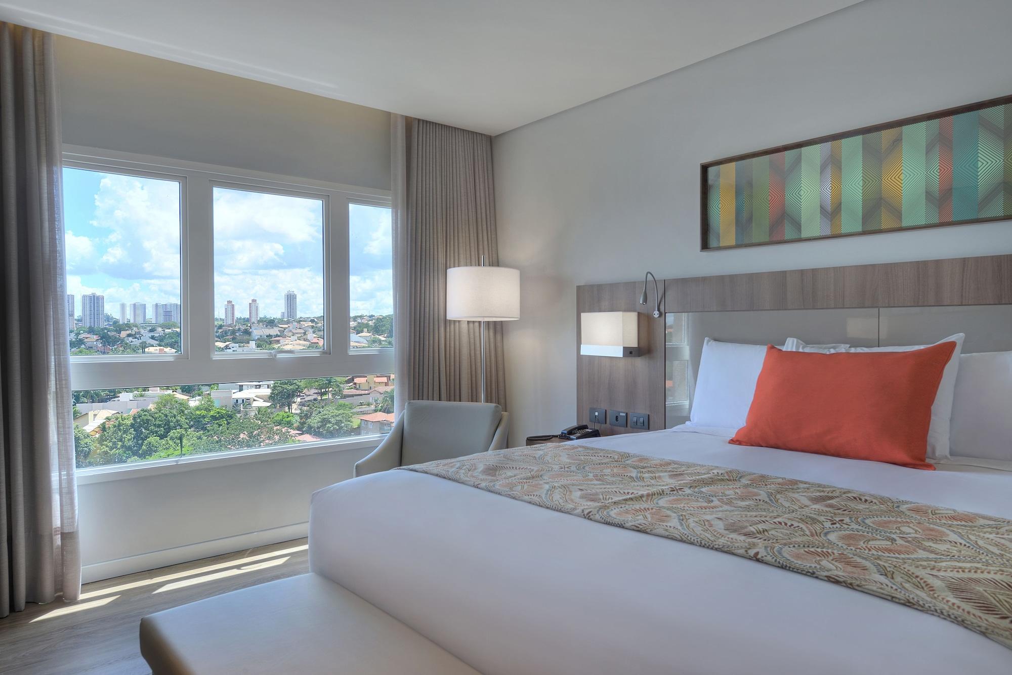 Deville Prime Campo Grande Campo Grande  Bagian luar foto A guest room at the Renaissance São Paulo