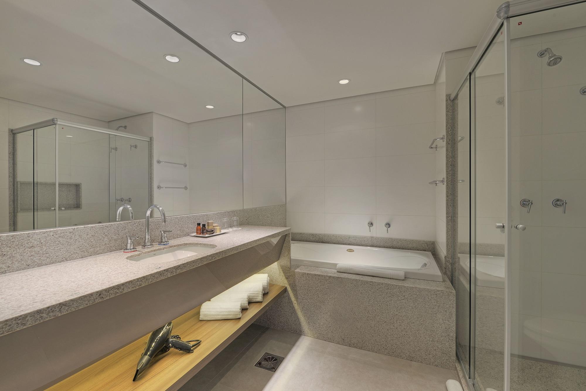 Deville Prime Campo Grande Campo Grande  Bagian luar foto Bathroom