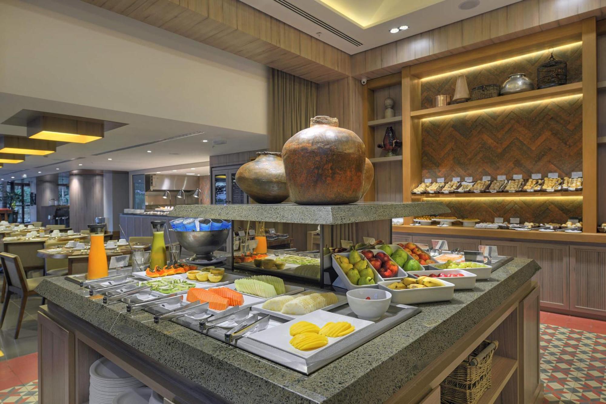 Deville Prime Campo Grande Campo Grande  Bagian luar foto A salad bar