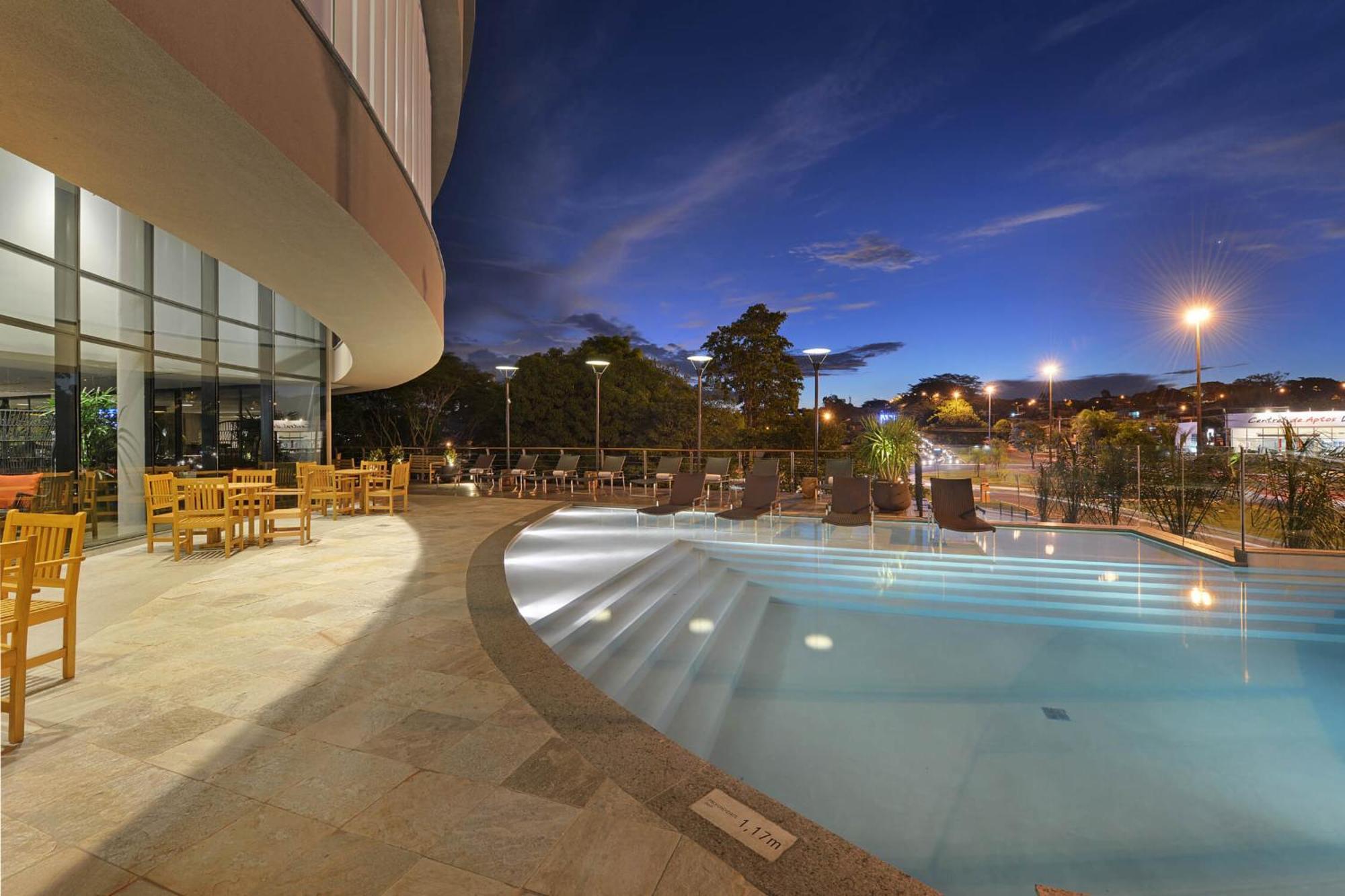 Deville Prime Campo Grande Campo Grande  Bagian luar foto The pool at the hotel