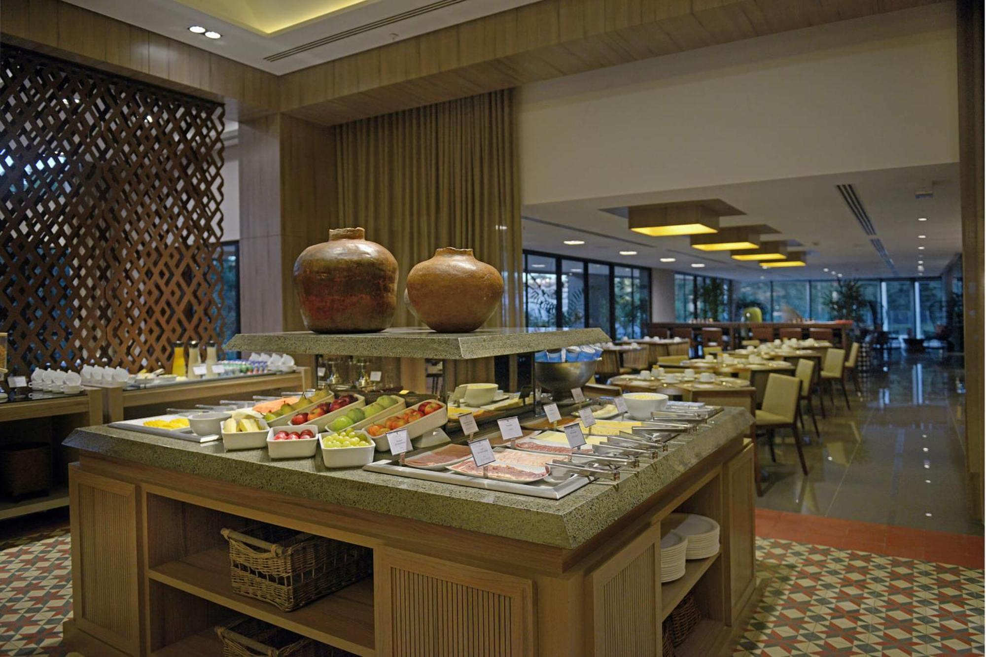 Deville Prime Campo Grande Campo Grande  Bagian luar foto A buffet at a hotel