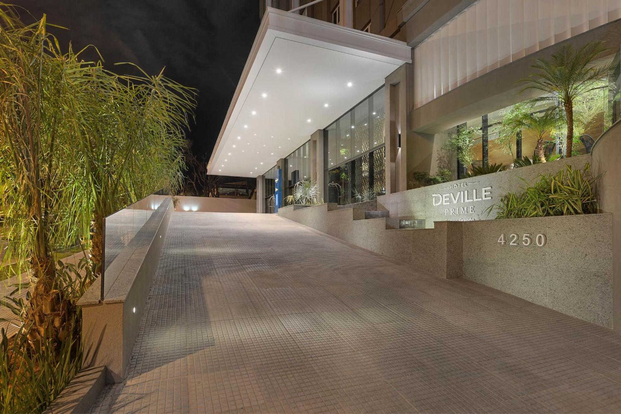 Deville Prime Campo Grande Campo Grande  Bagian luar foto The entrance of the building
